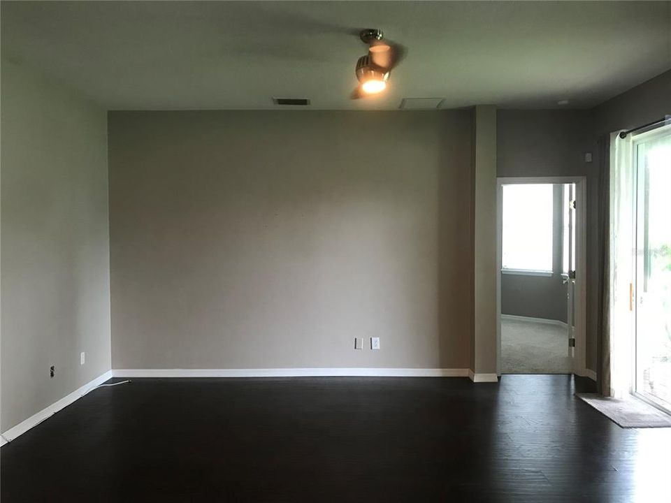 Recently Rented: $2,200 (3 beds, 2 baths, 1549 Square Feet)