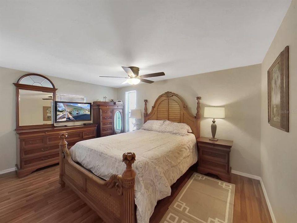 Недавно продано: $190,000 (2 спален, 2 ванн, 1508 Квадратных фут)