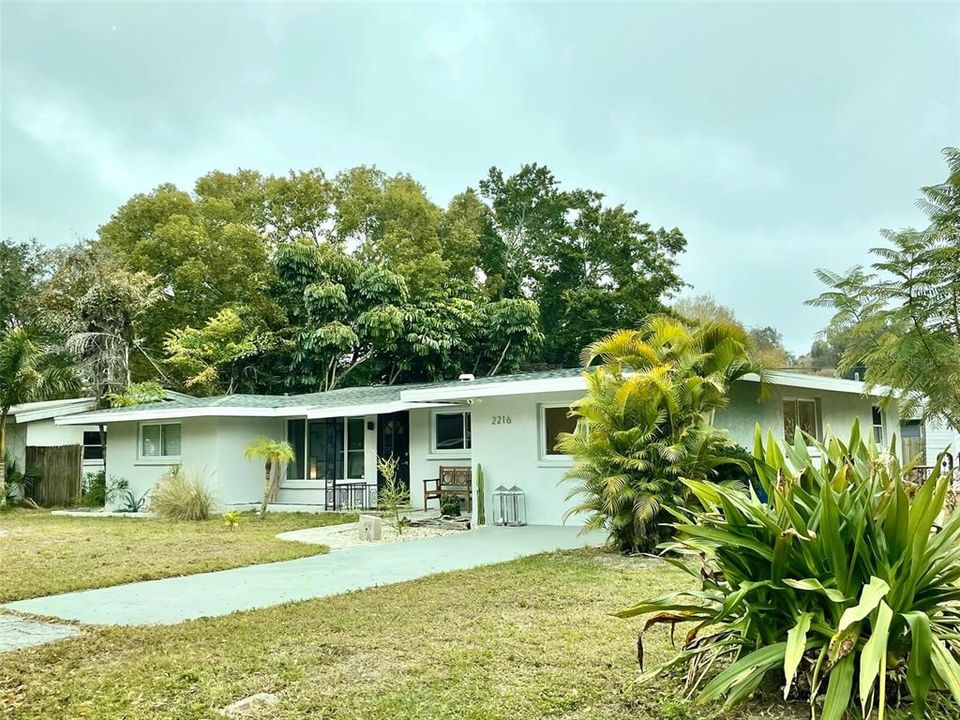 Recently Sold: $350,000 (3 beds, 2 baths, 1320 Square Feet)