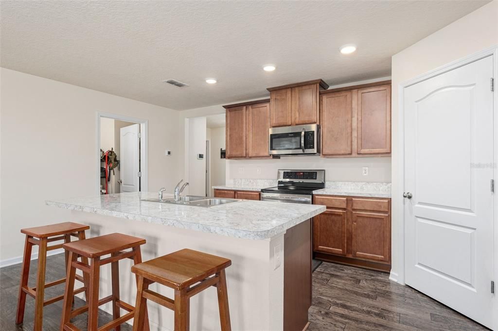 Recently Sold: $370,000 (4 beds, 2 baths, 1698 Square Feet)