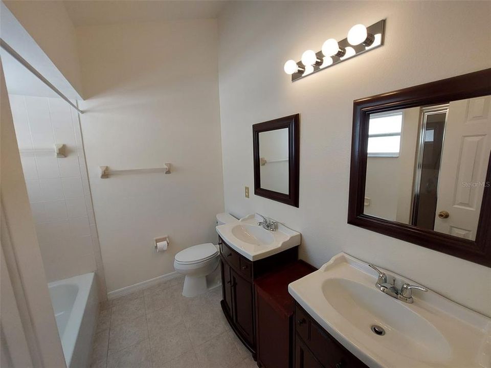最近售出: $345,000 (4 贝兹, 2 浴室, 1412 平方英尺)