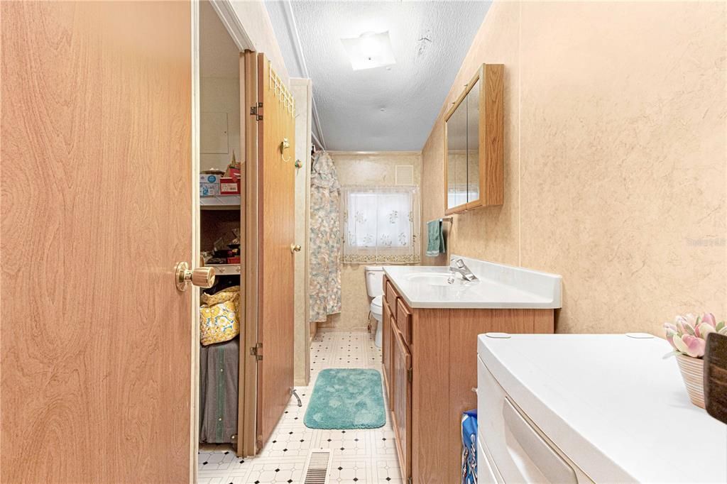 Recently Sold: $189,000 (3 beds, 2 baths, 1452 Square Feet)