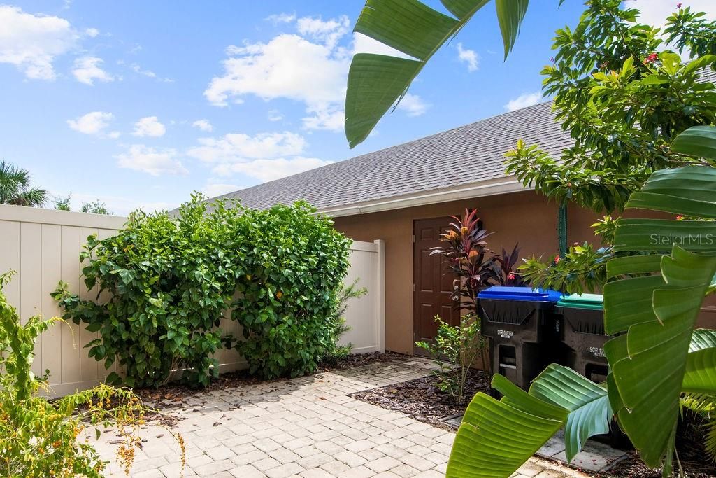 Recently Sold: $350,000 (2 beds, 2 baths, 1588 Square Feet)