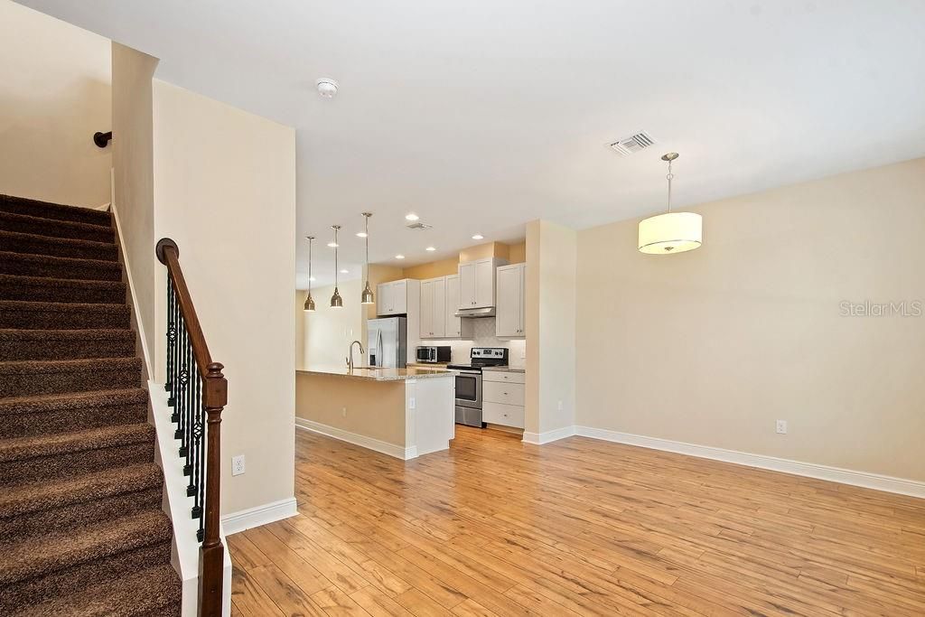 Recently Sold: $350,000 (2 beds, 2 baths, 1588 Square Feet)
