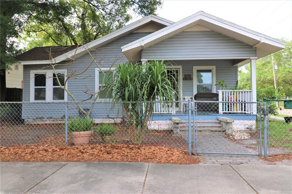 Recently Sold: $359,000 (3 beds, 1 baths, 1197 Square Feet)