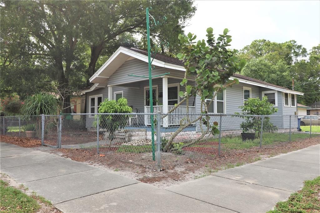 Recently Sold: $359,000 (3 beds, 1 baths, 1197 Square Feet)