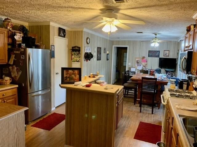 Recently Sold: $190,000 (3 beds, 2 baths, 1352 Square Feet)