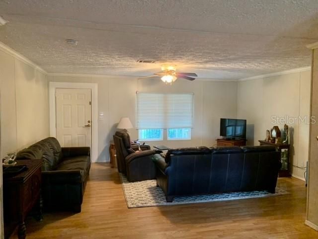 Recently Sold: $190,000 (3 beds, 2 baths, 1352 Square Feet)