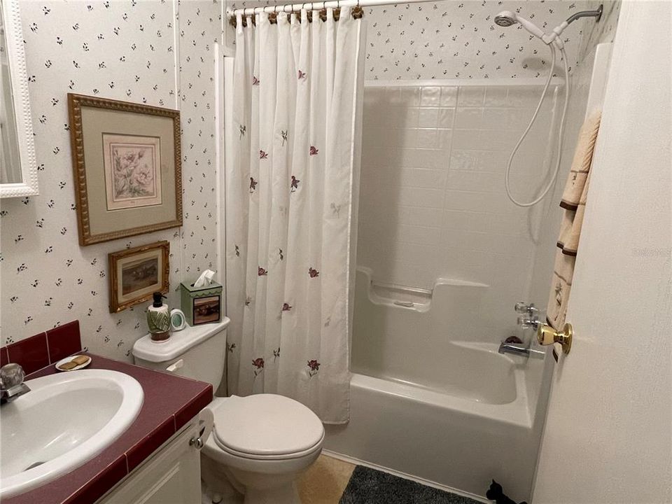 最近售出: $249,900 (3 贝兹, 2 浴室, 1701 平方英尺)
