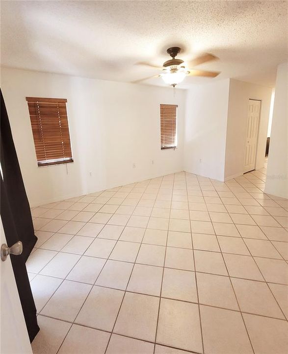 Recently Rented: $1,995 (3 beds, 2 baths, 1467 Square Feet)