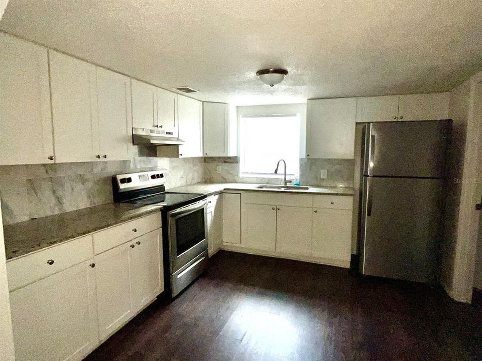 Recently Rented: $1,400 (3 beds, 1 baths, 1500 Square Feet)