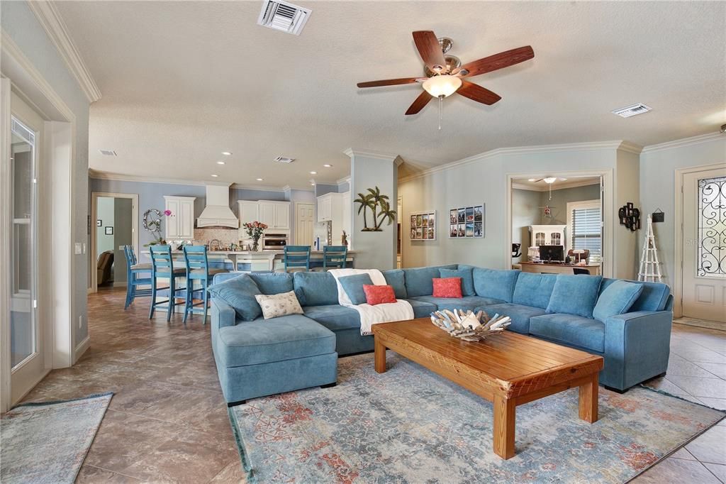 Recently Sold: $875,000 (4 beds, 3 baths, 2933 Square Feet)