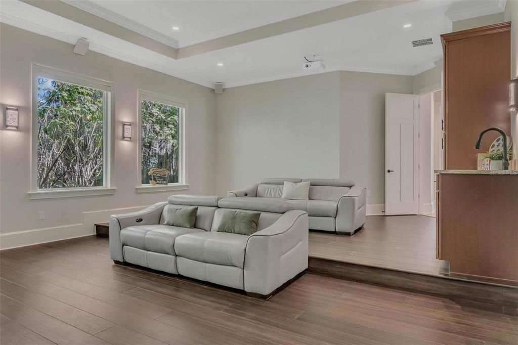 Recently Sold: $3,950,000 (4 beds, 5 baths, 6350 Square Feet)