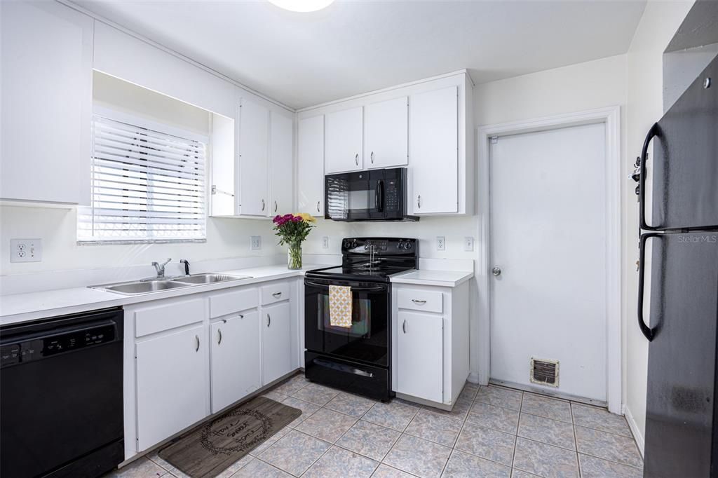 Recently Sold: $235,000 (3 beds, 2 baths, 1366 Square Feet)
