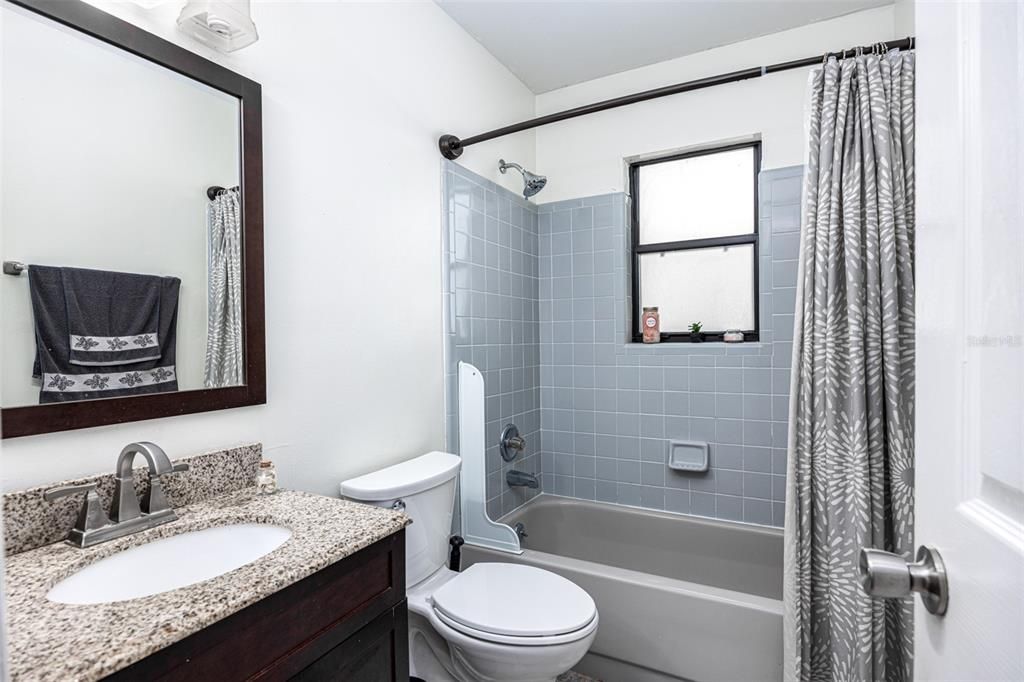 最近售出: $235,000 (3 贝兹, 2 浴室, 1366 平方英尺)