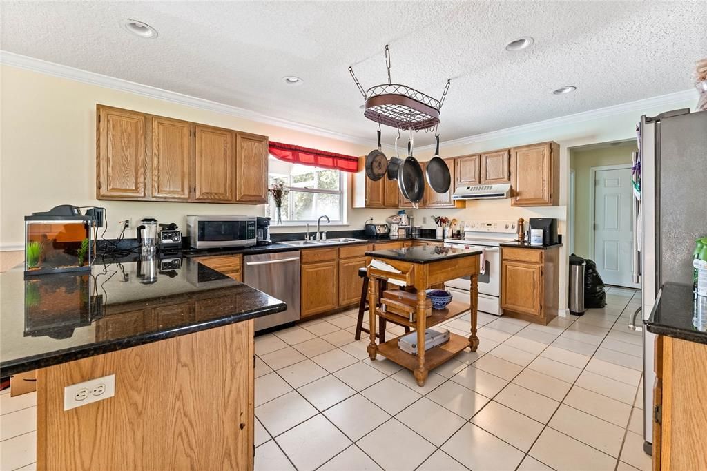 Recently Sold: $750,000 (4 beds, 2 baths, 3058 Square Feet)