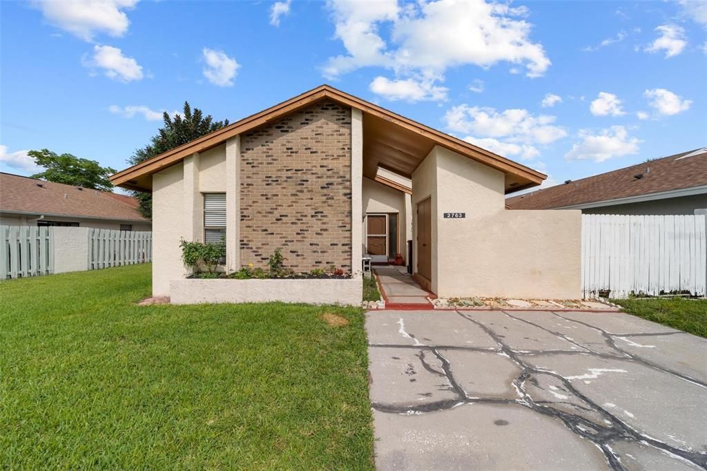 Recently Sold: $245,000 (2 beds, 2 baths, 1077 Square Feet)