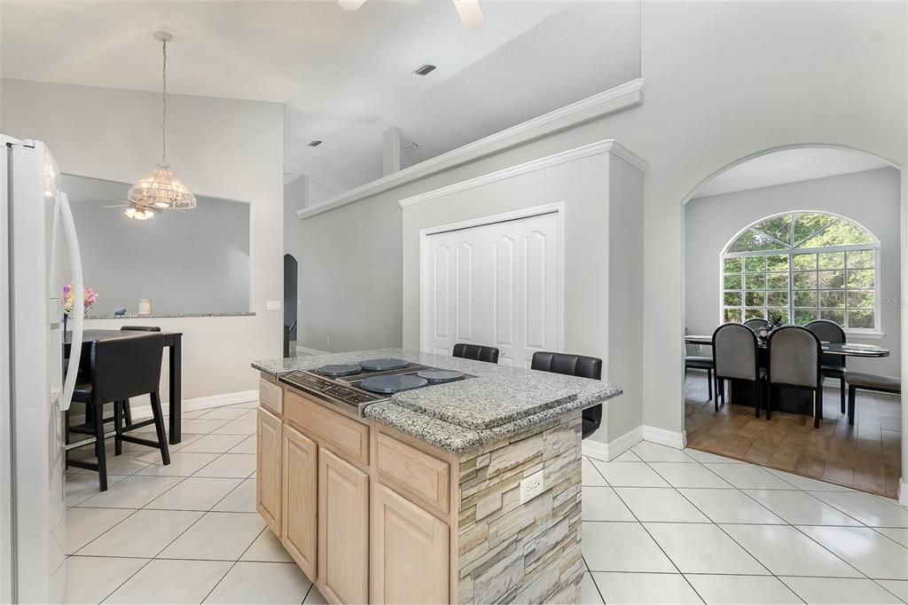 Recently Sold: $625,000 (5 beds, 3 baths, 3317 Square Feet)