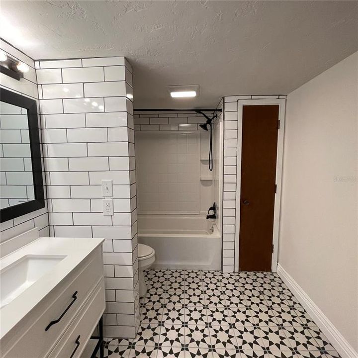 Recently Rented: $1,050 (1 beds, 1 baths, 974 Square Feet)