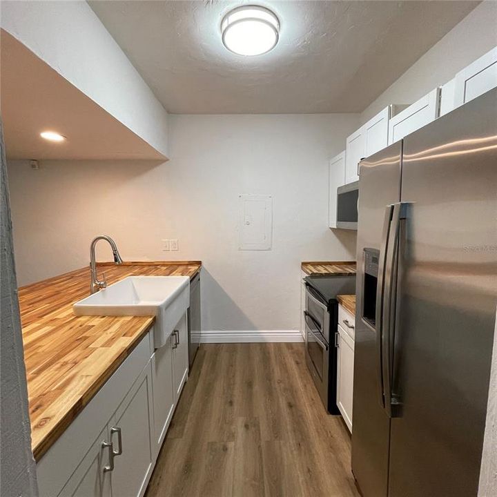 Recently Rented: $1,050 (1 beds, 1 baths, 974 Square Feet)