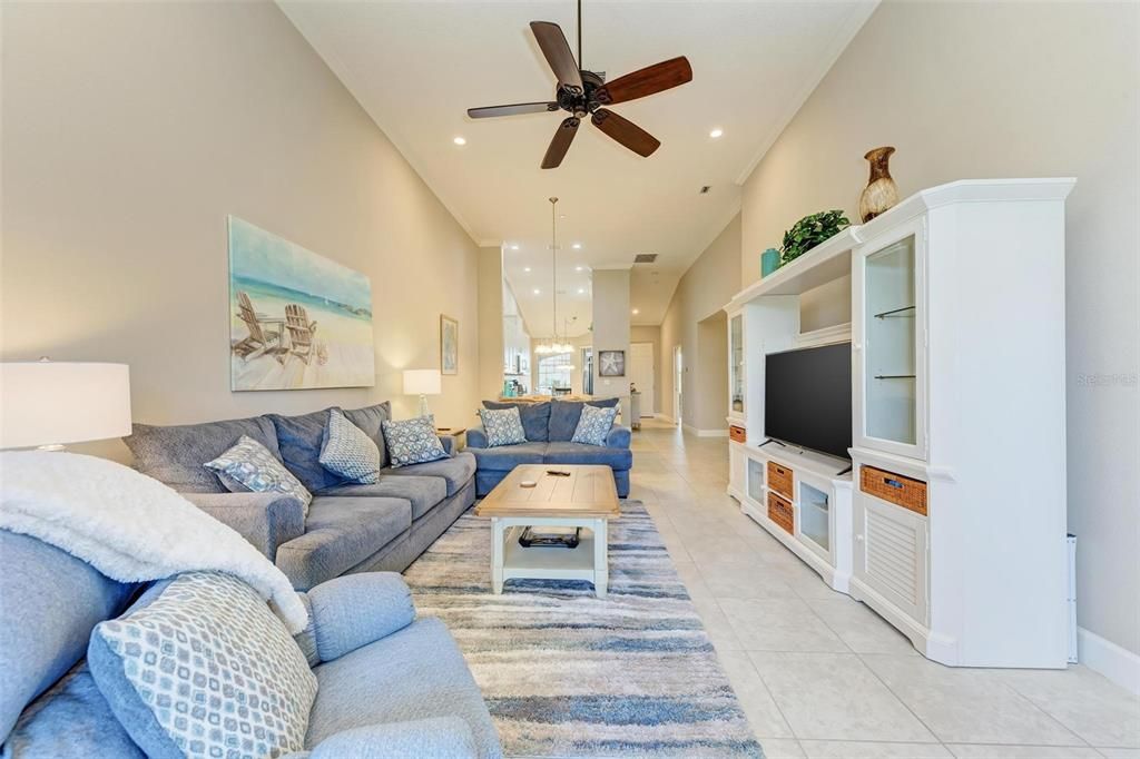 Recently Sold: $465,000 (2 beds, 2 baths, 1528 Square Feet)