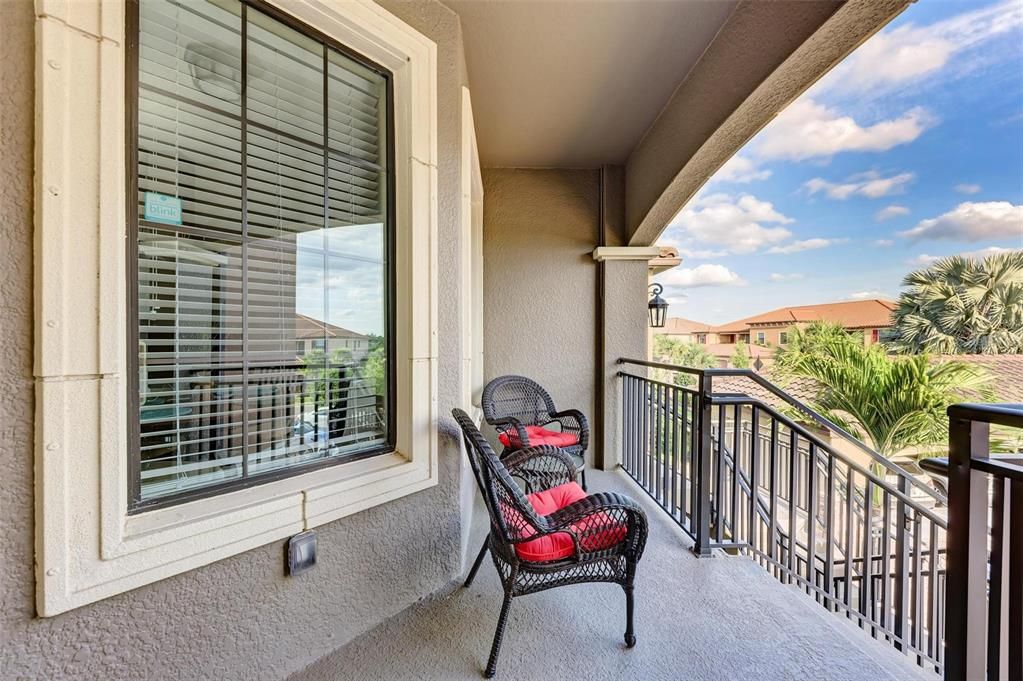 Entry sitting area