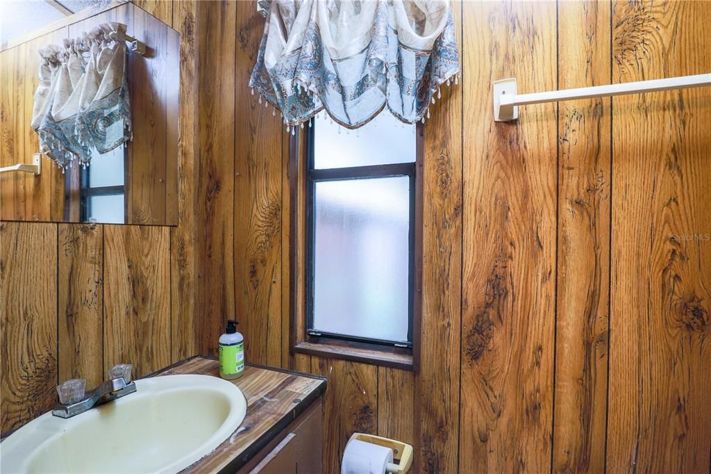 Recently Sold: $119,900 (2 beds, 1 baths, 784 Square Feet)