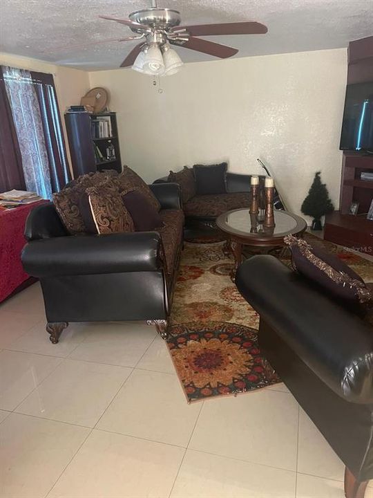 Vendido Recientemente: $295,000 (3 camas, 2 baños, 1352 Pies cuadrados)