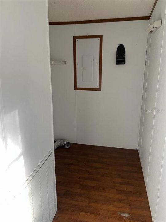 Vendido Recientemente: $130,000 (4 camas, 2 baños, 1848 Pies cuadrados)