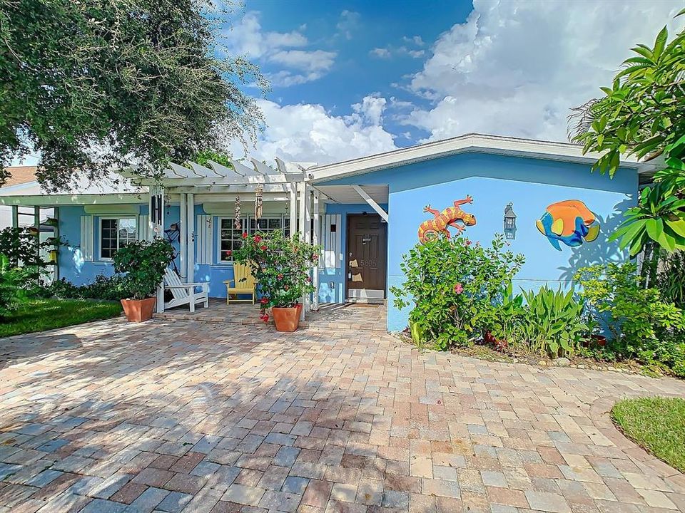 Recently Sold: $860,000 (3 beds, 2 baths, 1526 Square Feet)