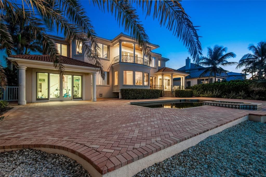 Recently Sold: $4,900,000 (4 beds, 4 baths, 5118 Square Feet)