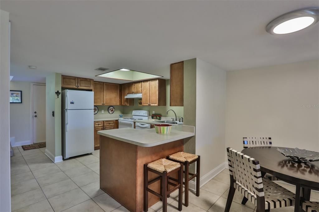 Recently Sold: $275,000 (2 beds, 2 baths, 1296 Square Feet)