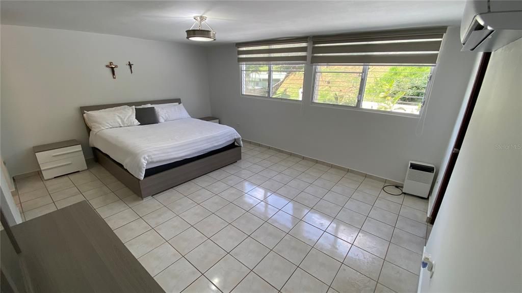 Vendido Recientemente: $295,000 (4 camas, 4 baños, 2600 Pies cuadrados)