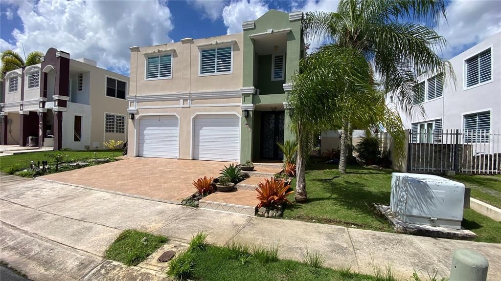 Vendido Recientemente: $295,000 (4 camas, 4 baños, 2600 Pies cuadrados)