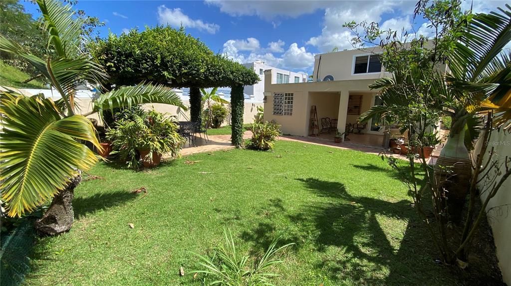 Vendido Recientemente: $295,000 (4 camas, 4 baños, 2600 Pies cuadrados)