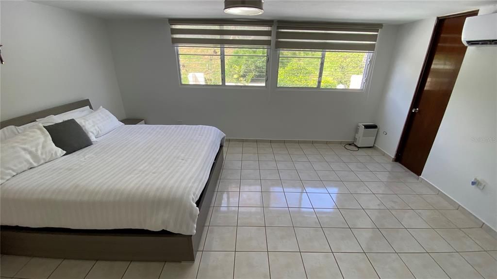 Vendido Recientemente: $295,000 (4 camas, 4 baños, 2600 Pies cuadrados)