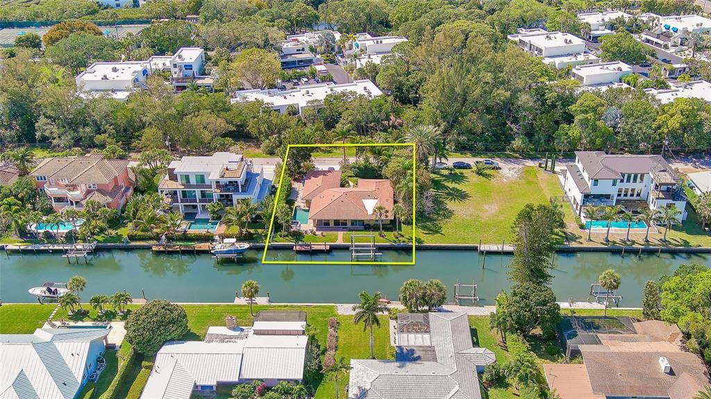 Recently Sold: $2,425,000 (4 beds, 2 baths, 2809 Square Feet)