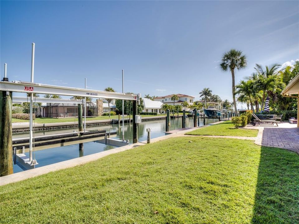 Recently Sold: $2,425,000 (4 beds, 2 baths, 2809 Square Feet)