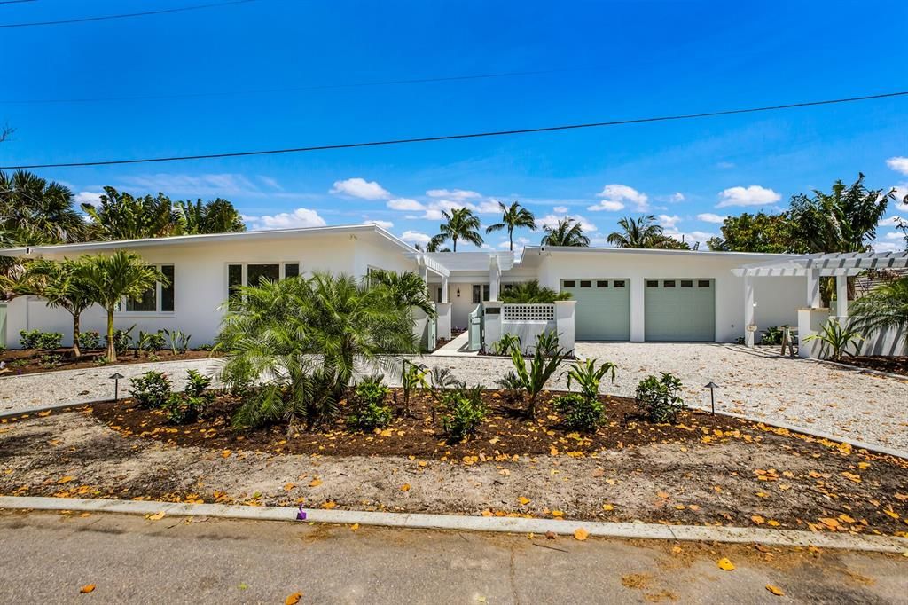Recently Sold: $10,000,000 (5 beds, 5 baths, 4963 Square Feet)