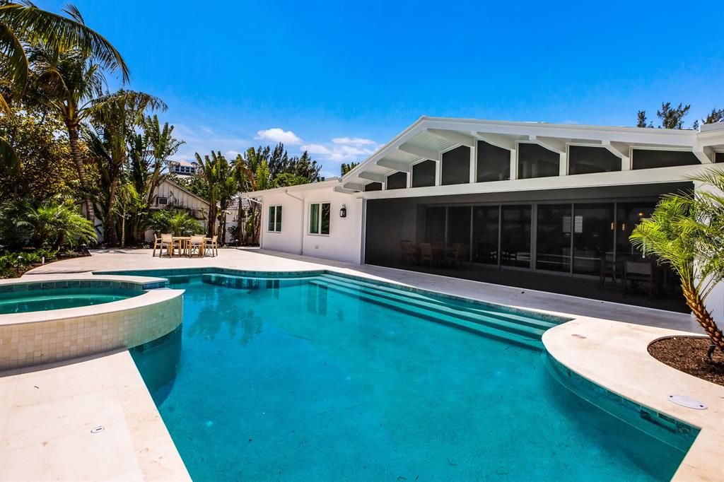 Recently Sold: $10,000,000 (5 beds, 5 baths, 4963 Square Feet)