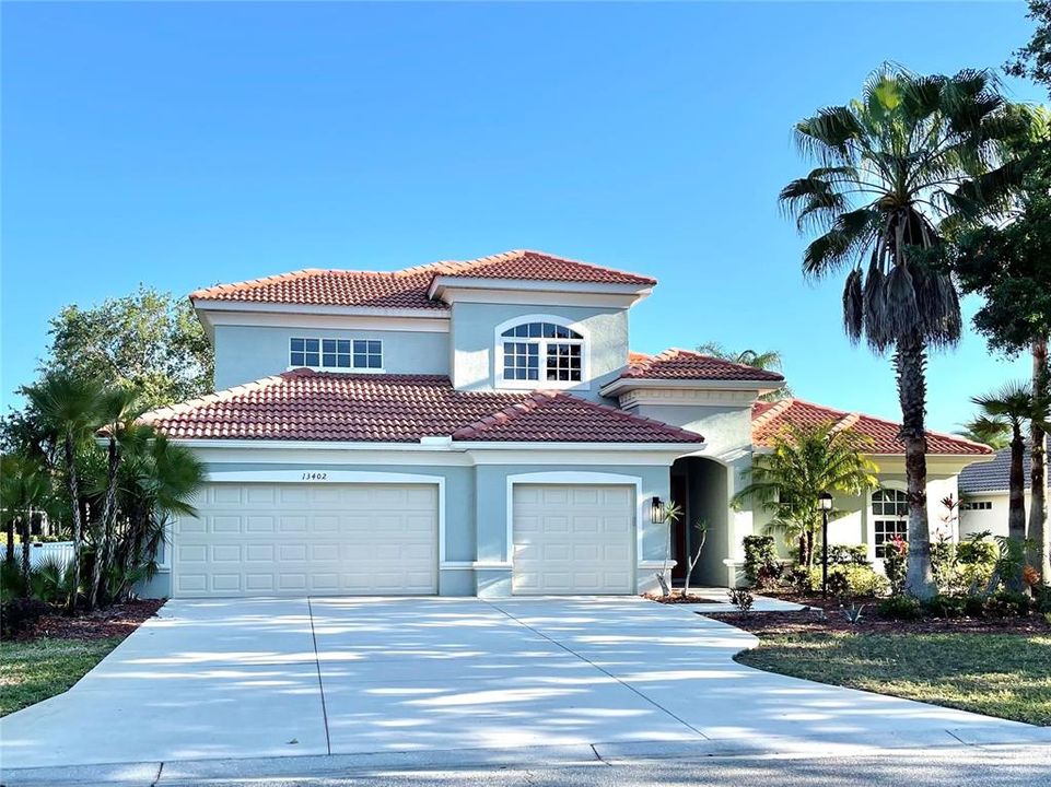 Recently Sold: $1,200,000 (4 beds, 3 baths, 3105 Square Feet)