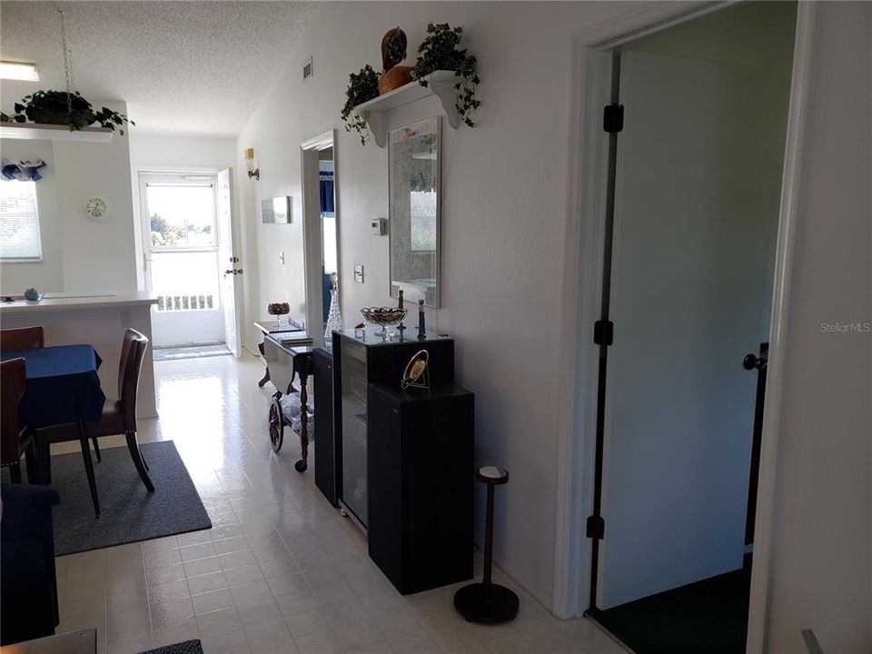 For Rent: $2,250 (2 beds, 1 baths, 894 Square Feet)