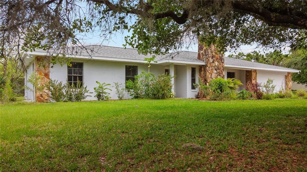 Recently Sold: $385,000 (3 beds, 2 baths, 1796 Square Feet)