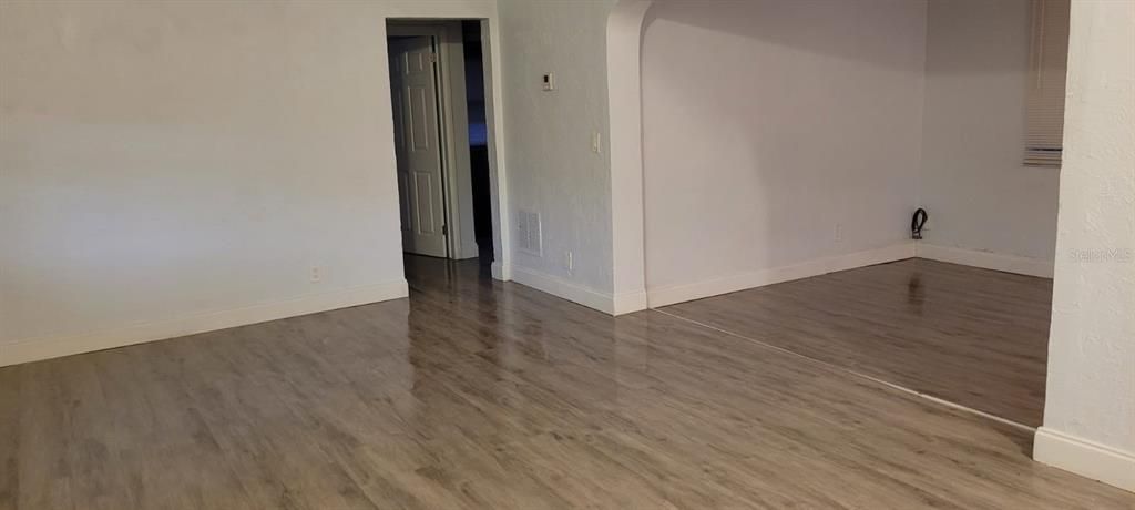 Recently Rented: $1,400 (2 beds, 1 baths, 1007 Square Feet)