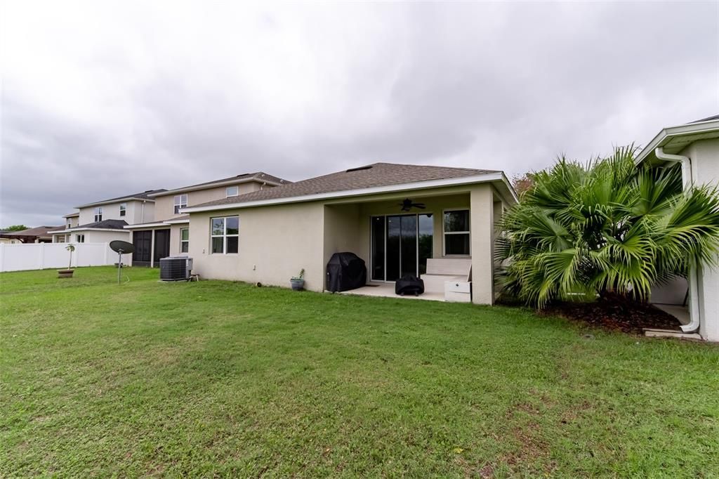Recently Sold: $405,000 (4 beds, 2 baths, 1993 Square Feet)