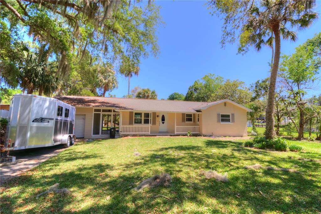 Recently Sold: $350,000 (3 beds, 2 baths, 1149 Square Feet)