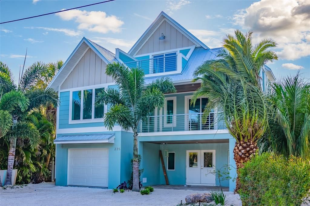 Recently Sold: $4,250,000 (4 beds, 4 baths, 3137 Square Feet)