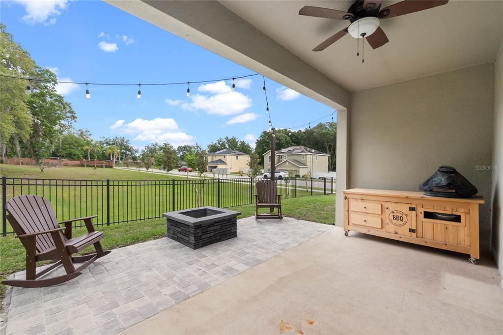 Recently Sold: $425,000 (4 beds, 2 baths, 2299 Square Feet)
