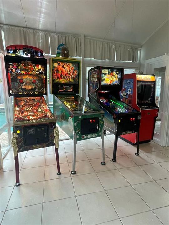 В аренду: $15,000 (4 спален, 3 ванн, 3700 Квадратных фут)