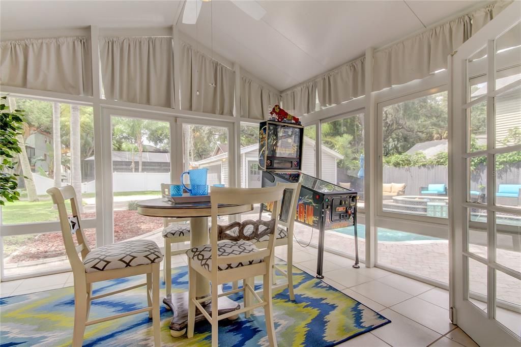 В аренду: $15,000 (4 спален, 3 ванн, 3700 Квадратных фут)